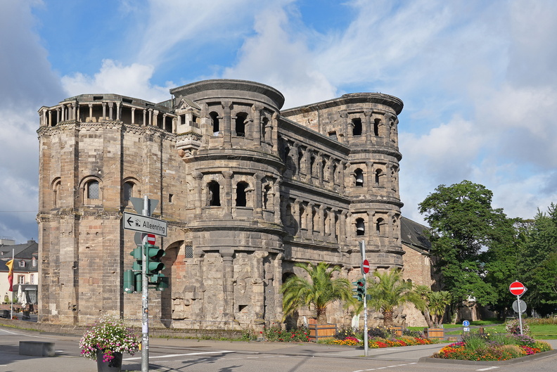 201_03300c_Porta_Nigra.jpg