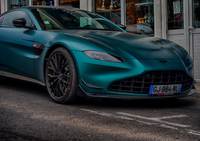 73 02528c Aston Martin