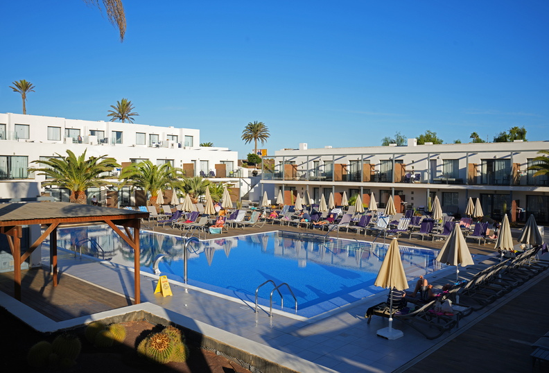 02_08276b_H10_Pool.jpg