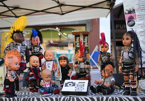 22 11110b Punk Dolls