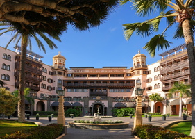 05 2172b Hotel